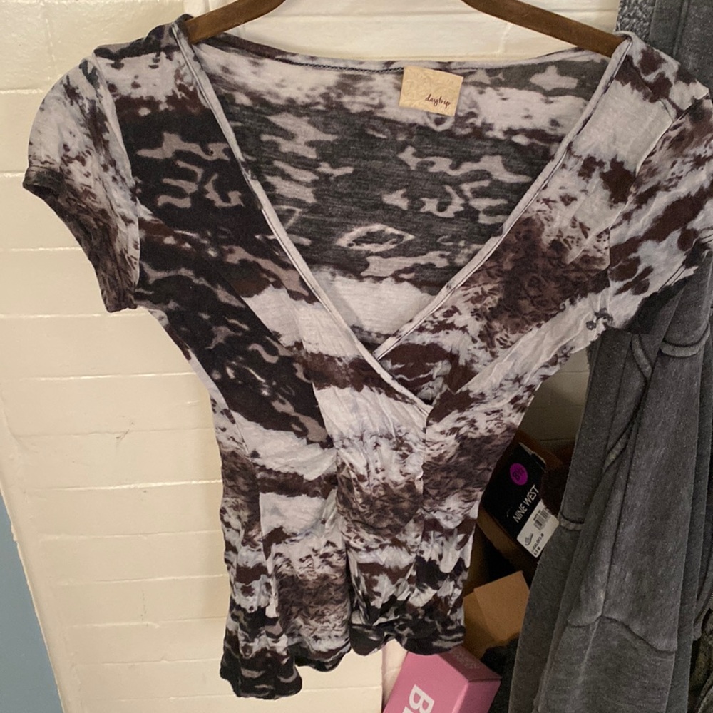 Deep v neck stretchy fitted short sleeve top